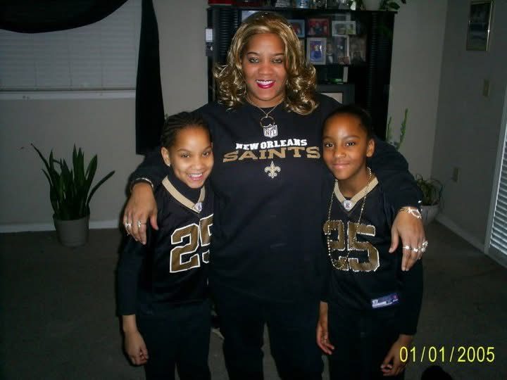 Lisa Ann Woods with her daughters in New Orleans Saints jerseys, 2005.